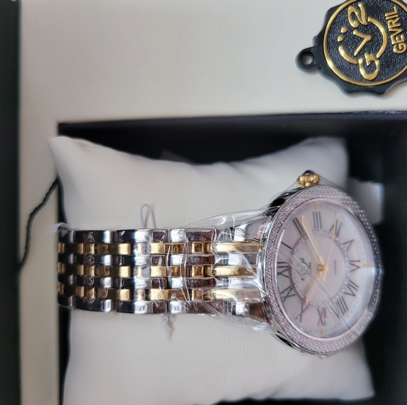 Women's GV2 Astor II Diamond MOP Dial Bracelet Watch, 38mm - 0.24 ctw - Picture 6 of 10